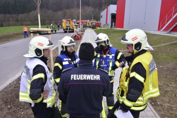 FFW-Ubung GUTEX-Hallen 26-11-2016 (7).JPG