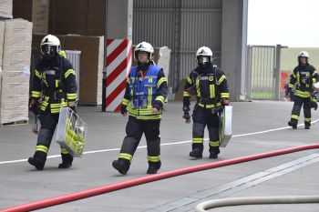 FFW-Ubung GUTEX-Hallen 26-11-2016 (28).JPG