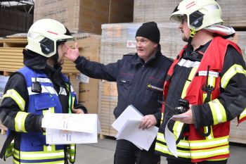 FFW-Ubung GUTEX-Hallen 26-11-2016 (22).JPG